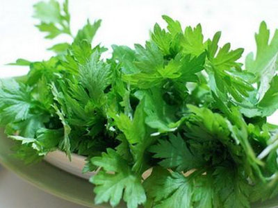 Tác dụng phụ đáng sợ của rau ngải cứu rất nhiều người chưa biết