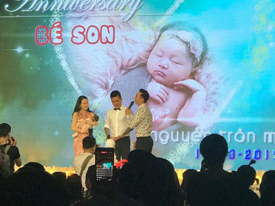 Vợ chồng Tuấn Hưng tổ chức tiệc thôi nôi hoành tráng cho con gái cưng