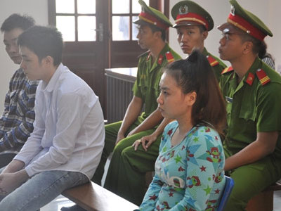 Nữ sinh bị tạt axit từ chối nhận tiền của nữ thủ phạm
