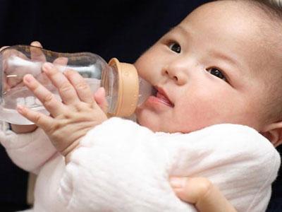 7 cách trị táo bón cho trẻ "một phát khỏi ngay" nhưng mẹ hay quên không dùng