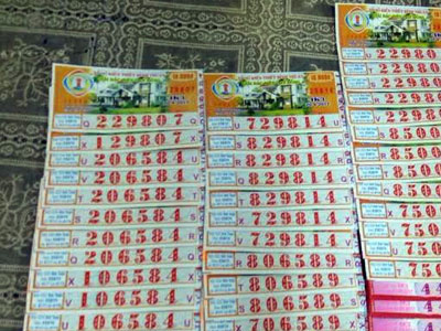 Đặc nhiệm Sài Gòn mua hết vé số của cụ bà bị cướp