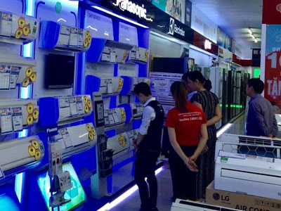 Nắng nóng: Đổ xô mua điều hòa, xếp hàng 3 ngày mới được lắp đặt