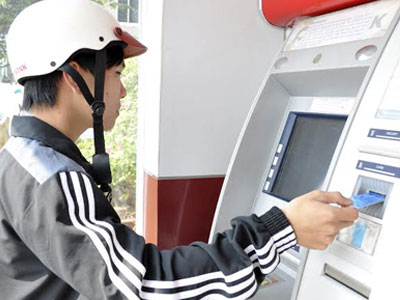 Khách "tố" ATM nhả thiếu tiền