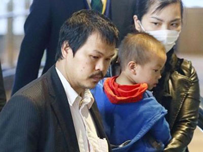 Bố mẹ Nhật Linh trở về Việt Nam
