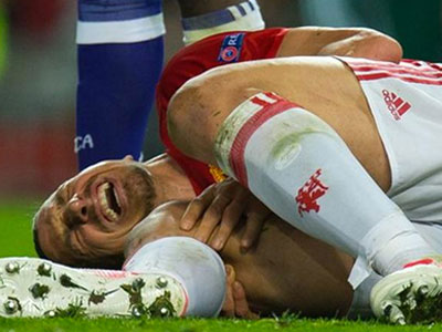 Ibrahimovic tìm đến "phù thuỷ" chữa đầu gối để cứu vãn sự nghiệp