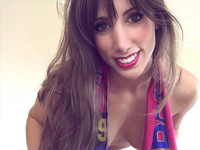 Người đẹp lột đồ mừng Barca đánh bại Real