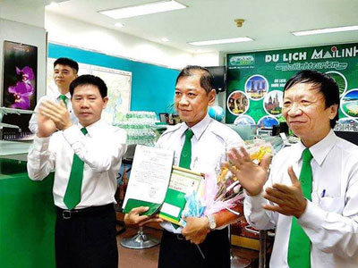 Tài xế taxi Mai Linh được thưởng nóng hơn 20 triệu đồng vì dũng cảm chặn tên cướp trên phố