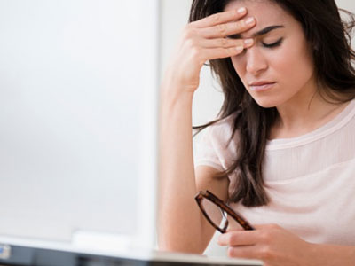 Tôi phải làm gì khi chồng tôi quá chu đáo với họ hàng bên nội