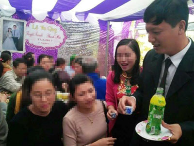 Đại úy CSGT chưa ly hôn vợ hai đã cưới tiếp vợ ba