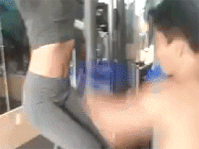 Đến "ốc cũng phải sốc" với clip anh chàng đô con đấm túi bụi vào bụng cô nàng mảnh dẻ