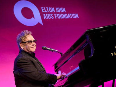 Elton John nhập viện vì nhiễm "virus siêu hiếm có khả năng gây chết người"