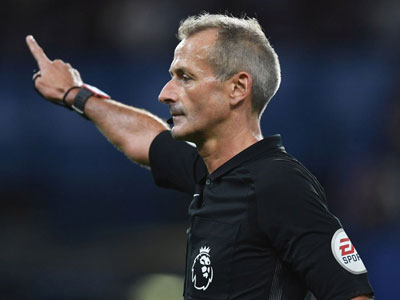 Trọng tài mang may mắn cho MU bắt trận derby Manchester