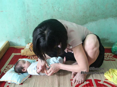 Bị ruồng bỏ vì không chịu phá thai đôi: “Tôi đau đớn khi phải mang con đi cho”
