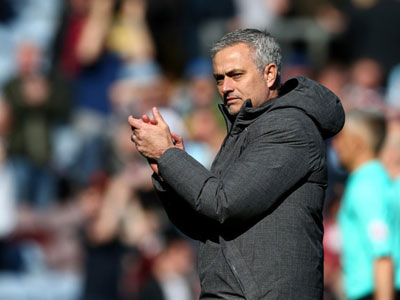 Mourinho thừa nhận M.U kém thế hơn Man City trong cuộc đua top 4