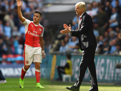 Wenger không muốn Sanchez biến thành "Van Persie 2.0"