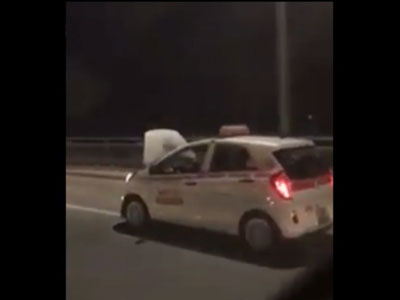 Bị lật nắp capo che khuất tầm nhìn, taxi vẫn phóng vun vút