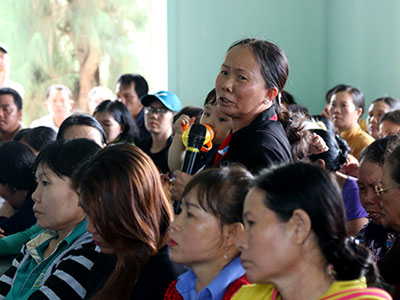Giám đốc bãi xử lý rác cúi đầu xin lỗi dân vì gây ô nhiễm