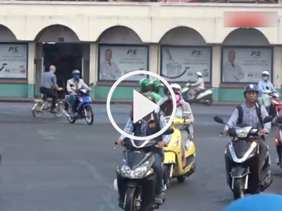 Video: Người dân bất chấp nguy hiểm đi ngược chiều