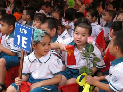 Vợ chồng "chiến tranh lạnh" vì... con vào lớp 1