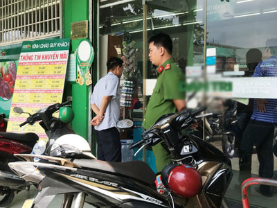 Cửa hàng trưởng Coop Food bị đâm nguy kịch ở Sài Gòn