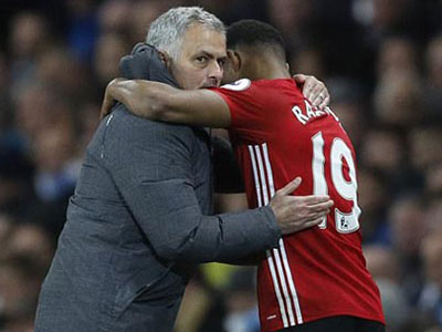 MU bất bại 24 trận: Mourinho chung mâm Sir Alex