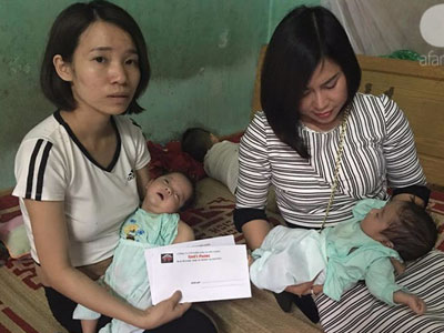Người mẹ sinh đôi lên mạng rao cho bớt 1 đứa con: Nhiều người đến xin nuôi em bé, giúp đỡ người mẹ