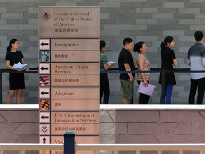 Lo Trump siết nhập cư, người giàu Trung Quốc cấp tập xin "thị thực vàng"