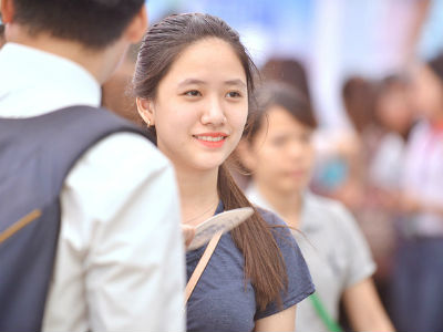 Nữ sinh Học viện Ngân hàng đẹp mộc mạc mà cuốn hút