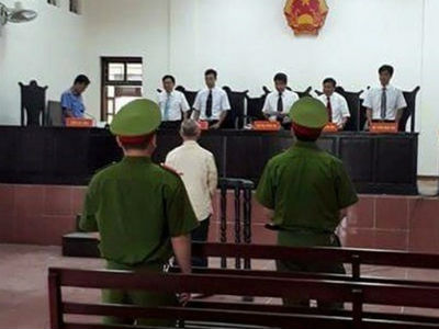 Bác ruột hiếp dâm cháu gái rồi cho 15 nghìn đồng để "bịt miệng"