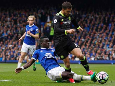 Chelsea hạ Everton, tiến sát ngôi vô địch