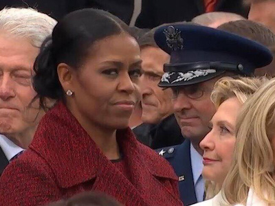 Giải mã ánh mắt khó hiểu của bà Obama trong lễ nhậm chức của ông Trump