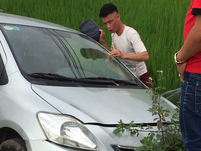 Hiệp Gà mất lái, đâm xe xuống ruộng ở Quảng Ninh