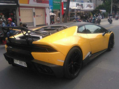 Lamborghini Huracan độ "khủng" của Cường "Đô-la" được vận chuyển ra Đà Nẵng