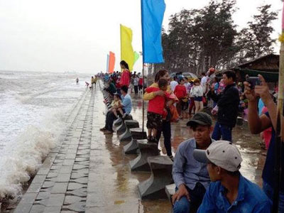 Tắm biển ngày lễ, một người chết đuối