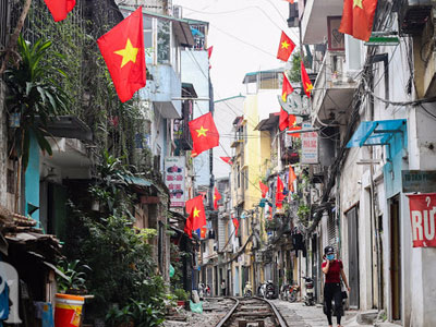 Chùm ảnh: Nghỉ lễ, Hà Nội thanh bình yên ả, ngỡ như Tết muộn đang về