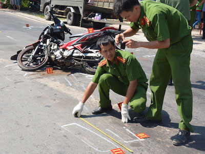 Hai xe máy tông nhau, 4 người chết