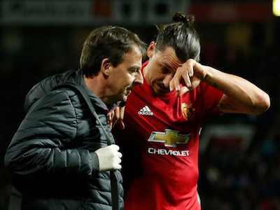 Ibra mời 50 người MU đi ăn bữa chia tay?