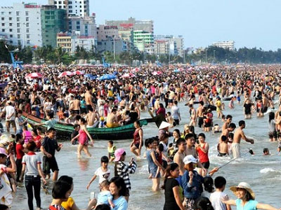 Các bãi biển khắp cả nước đồng loạt "thất thủ" dịp nghỉ lễ