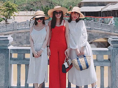 Angela Phương Trinh gây ngỡ ngàng khi khoe mẹ trẻ trung như... chị gái