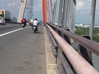Đi thả lưới, cứu sống kịp thời thanh niên nhảy cầu tự vẫn