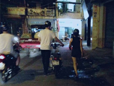 Cô gái chia tay người yêu vì anh chàng không biết…đi xe máy