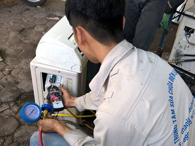 Đêm nắng oi đầu mùa: Cả nhà vật vã, bắt vạ thợ điều hòa
