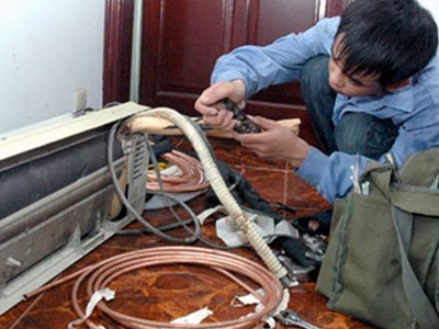 Đêm nắng oi đầu mùa: Cả nhà vật vã, bắt vạ thợ điều hoà