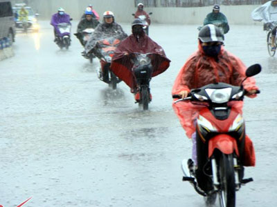 Dự báo thời tiết 4/5: Khí lạnh về, chiều nay miền Bắc mưa rào