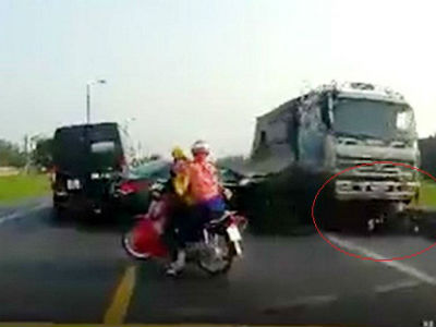 Lái xe tải lấn làn cán chết tức tưởi 2 anh em ruột ra công an trình diện