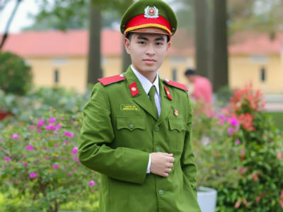 Nam vương trường cảnh sát điển trai, chưa từng yêu ai