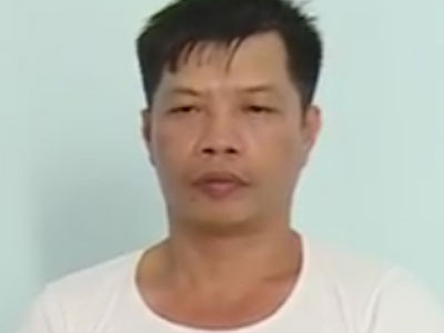 Nghi phạm dùng dao tự sát trong trại tạm giam