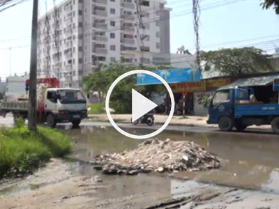 Người dân khốn khổ vì nước thải ô nhiễm tràn ra đường