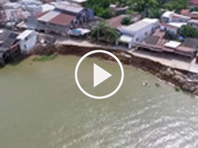 Thêm một căn nhà bị sụp xuống sông Vàm Nao