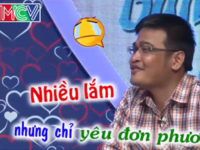 Quyền Linh cười ngất với chàng trai vừa tắm vừa hát trên sân khấu